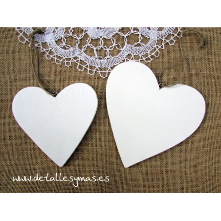 Corazones blancos de madera