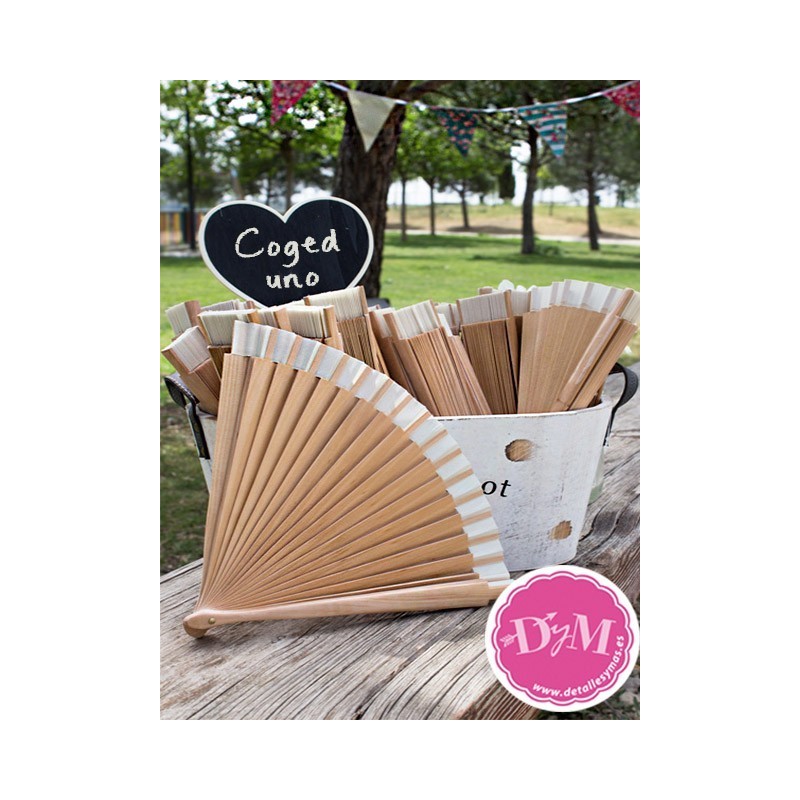 Abanico lacado color natural