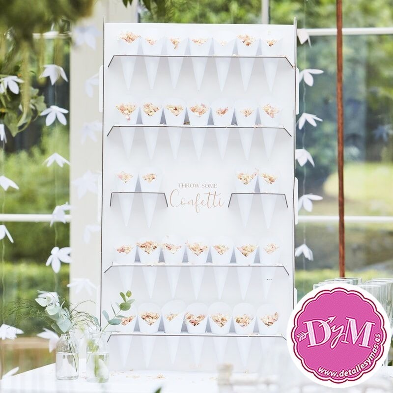 Estanteria con conos para arrorz o confetti