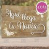 Cartel Aqui llega La Novia Madera Oscura