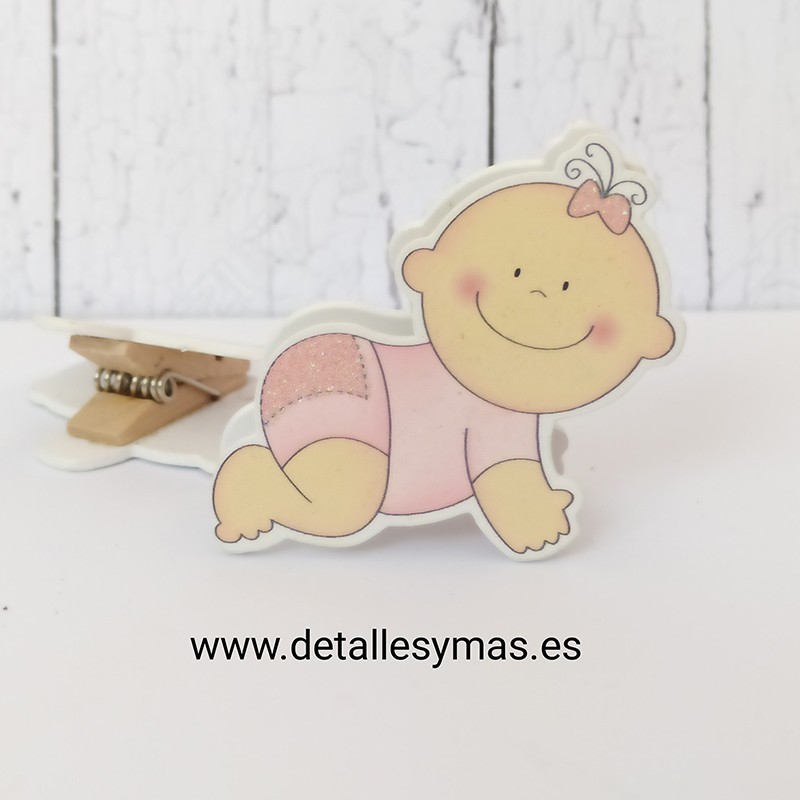 Pinzas bebes niña gateando