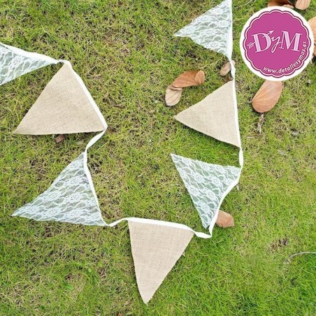 Banderines de arpillera y encaje