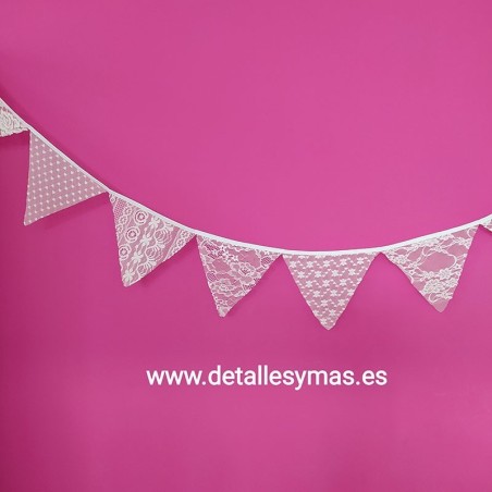 GUIRNALDA DE ENCAJE TELA BLANCA