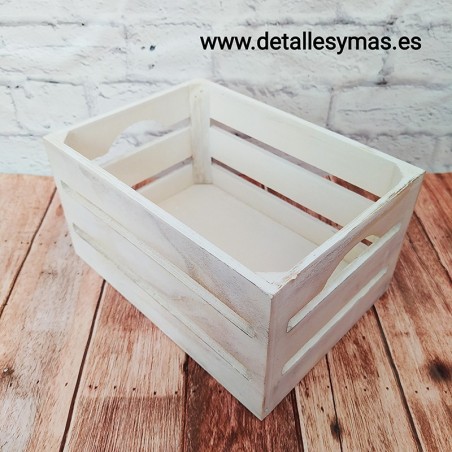 Cajita de madera en blanco