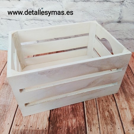 Cajita de madera en blanco